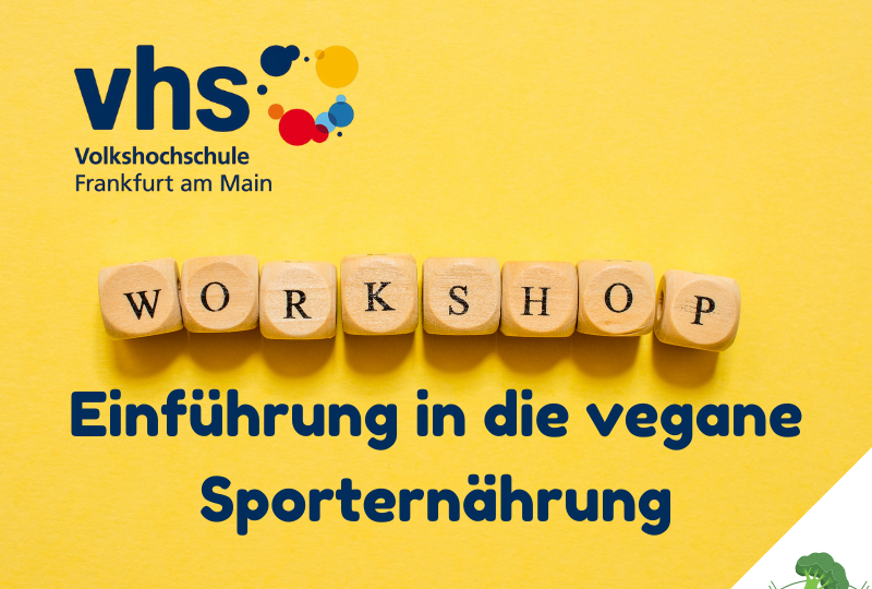 Holzwürfel mit Buchstaben bilden das Wort „Workshop“ auf einem gelben Hintergrund. Darüber das Logo der Volkshochschule Frankfurt am Main. Darunter steht: „Einführung in die vegane Sporternährung“.