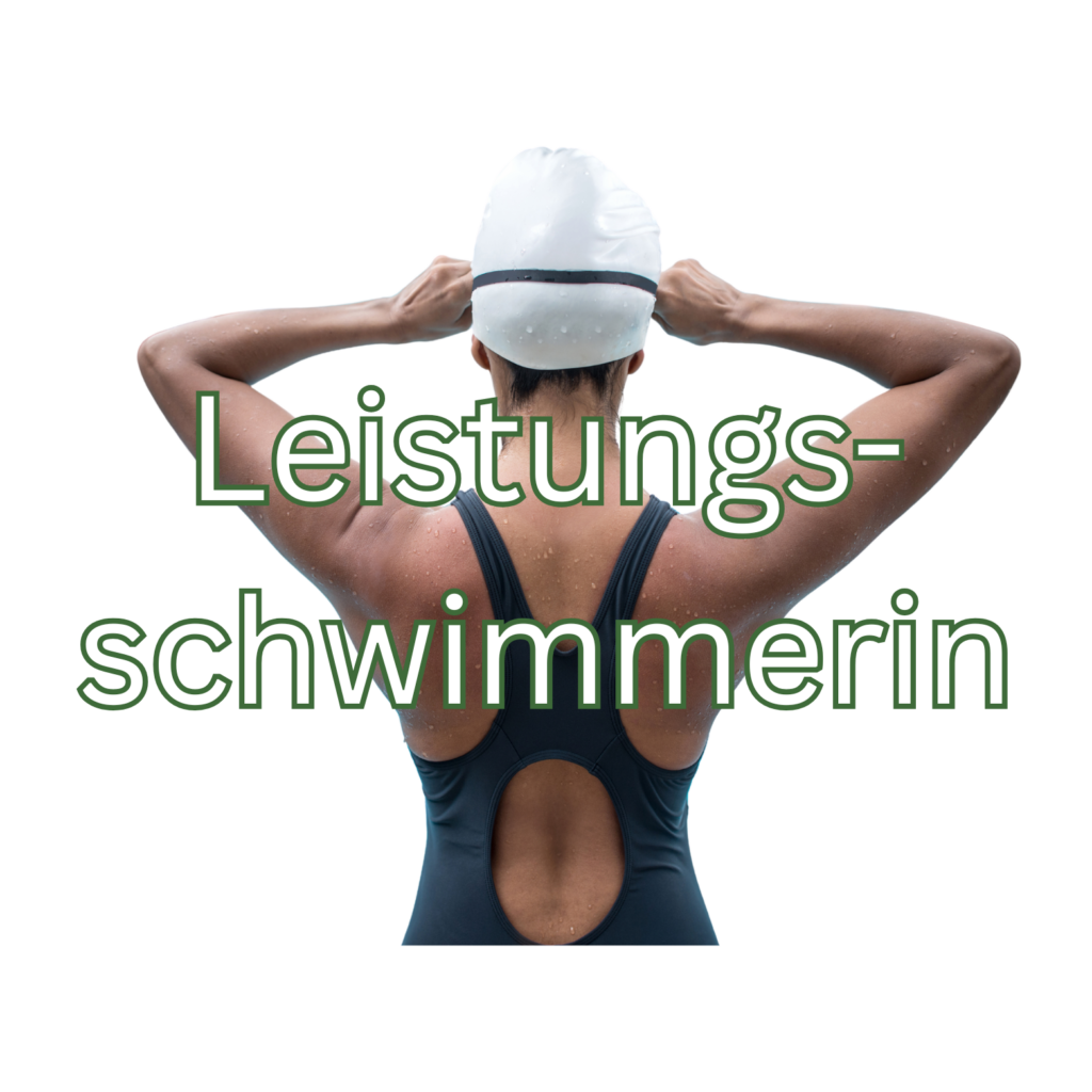 Rückenansicht einer Schwimmerin mit Badekappe, die ihre Kappe richtet, nasse Haut, sportliche Rückenmuskulatur sichtbar, schwarzer Hintergrund, Schriftzug „Leistungsschwimmerin“ im Vordergrund.