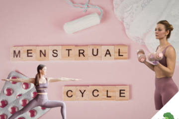 Collage zum Thema Menstruationszyklus mit rosa Hintergrund, Holzbuchstaben mit der Aufschrift Menstrual Cycle, Tampon und Binden im oberen Bereich, Blisterpackung mit Pillen, sowie zwei sportliche Frauen beim Yoga und beim Hanteltraining
