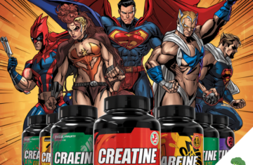 Comic-Stil Superhelden stehen hinter verschiedenen Supplement-Dosen wie Kreatin und BCAAs, die im Vordergrund nebeneinander aufgereiht sind